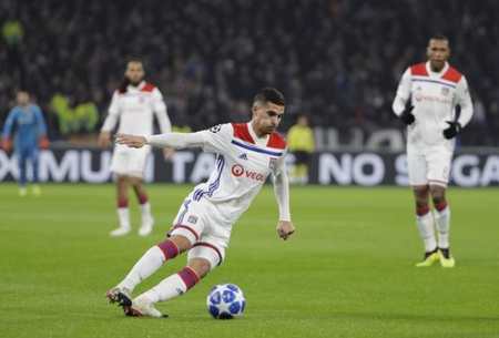 眉头紧锁 眉头紧锁